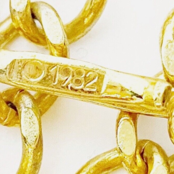 Chanel Medallion Chain Link Gold Plated 36 inches Women’s Belt 1982 - Picture 4 of 5